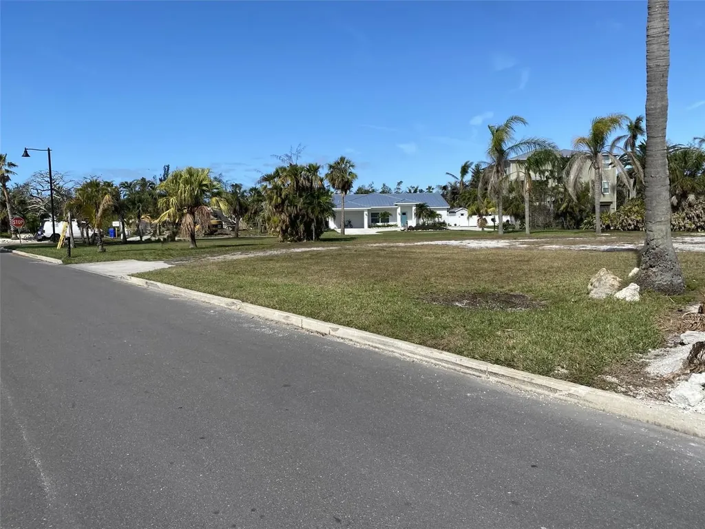 591 Russell Street Longboat Key FL 34228