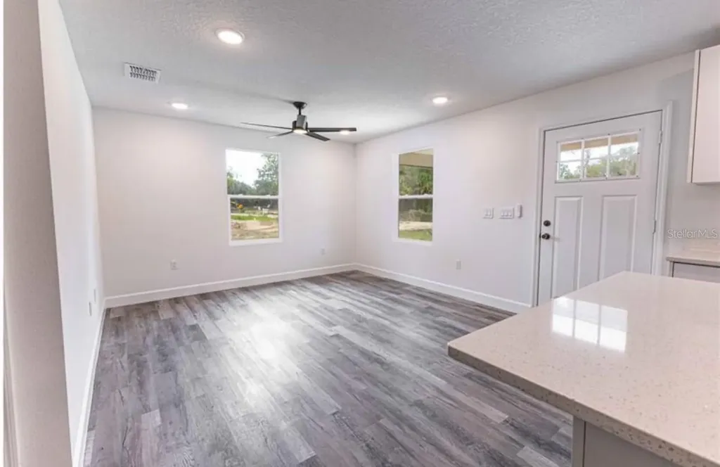 2399 Cr 423 Lake Panasoffkee FL 33538