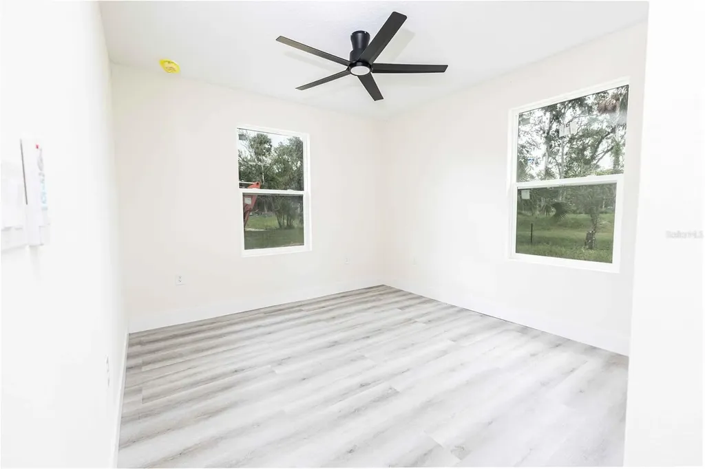 2399 Cr 423 Lake Panasoffkee FL 33538