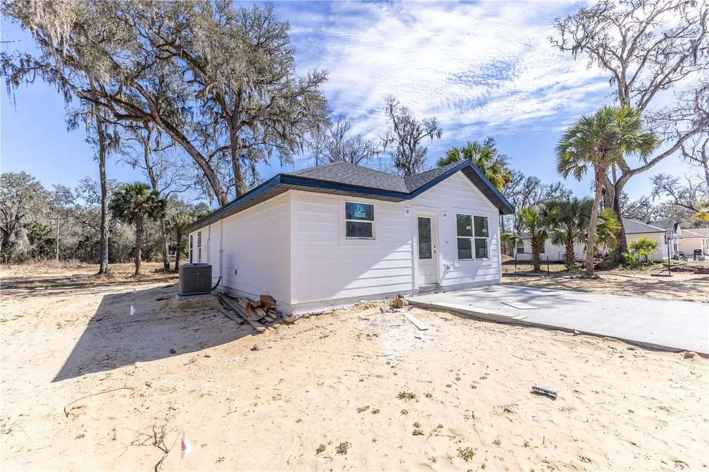 2399 Cr 423 Lake Panasoffkee FL 33538