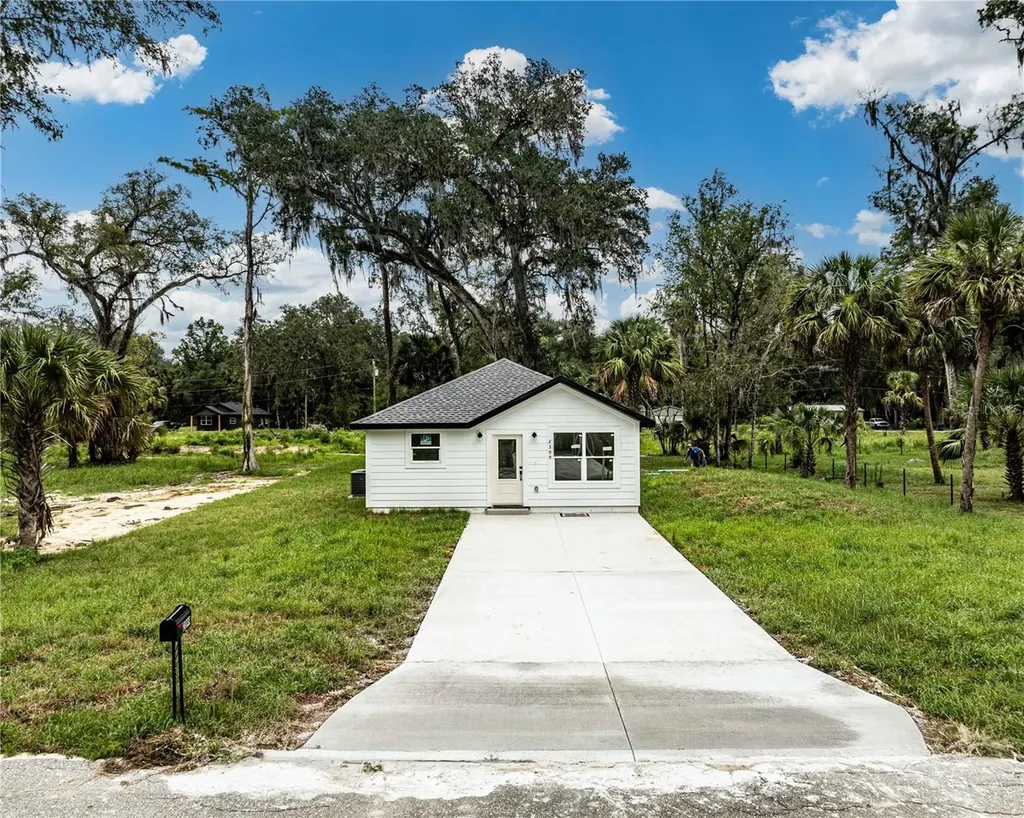 2399 Cr 423 Lake Panasoffkee FL 33538