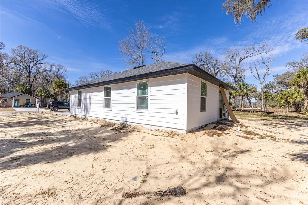2399 Cr 423 Lake Panasoffkee FL 33538