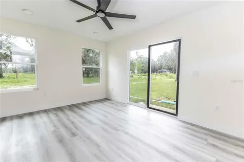 2399 Cr 423 Lake Panasoffkee FL 33538