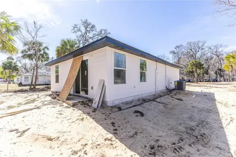 2399 Cr 423 Lake Panasoffkee FL 33538
