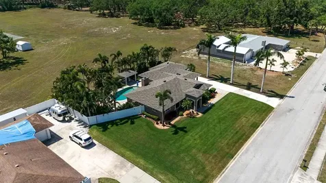 5209 26th Avenue W Bradenton FL 34209