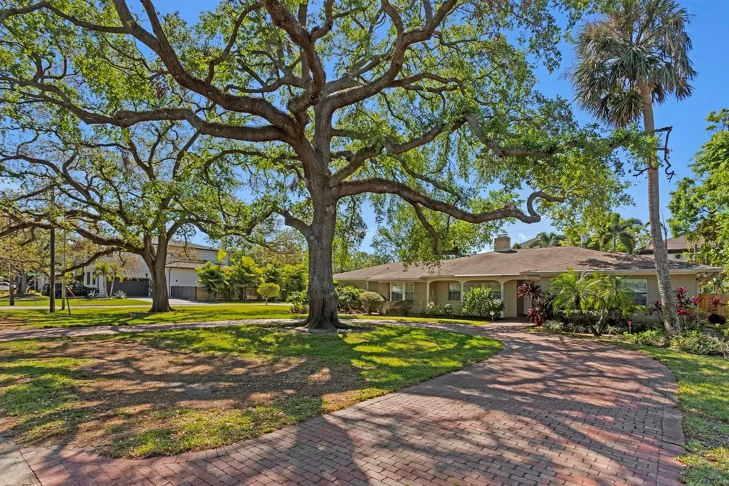 4302 W Woodmere Road Tampa FL 33609