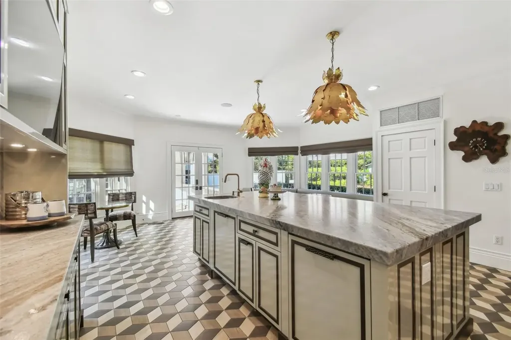 3313 W Mullen Avenue Tampa FL 33609