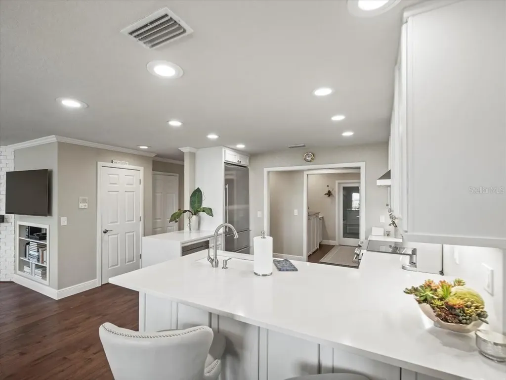 2087 Edgewater Drive Clearwater FL 33755