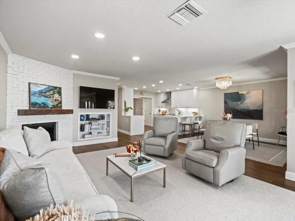 2087 Edgewater Drive Clearwater FL 33755
