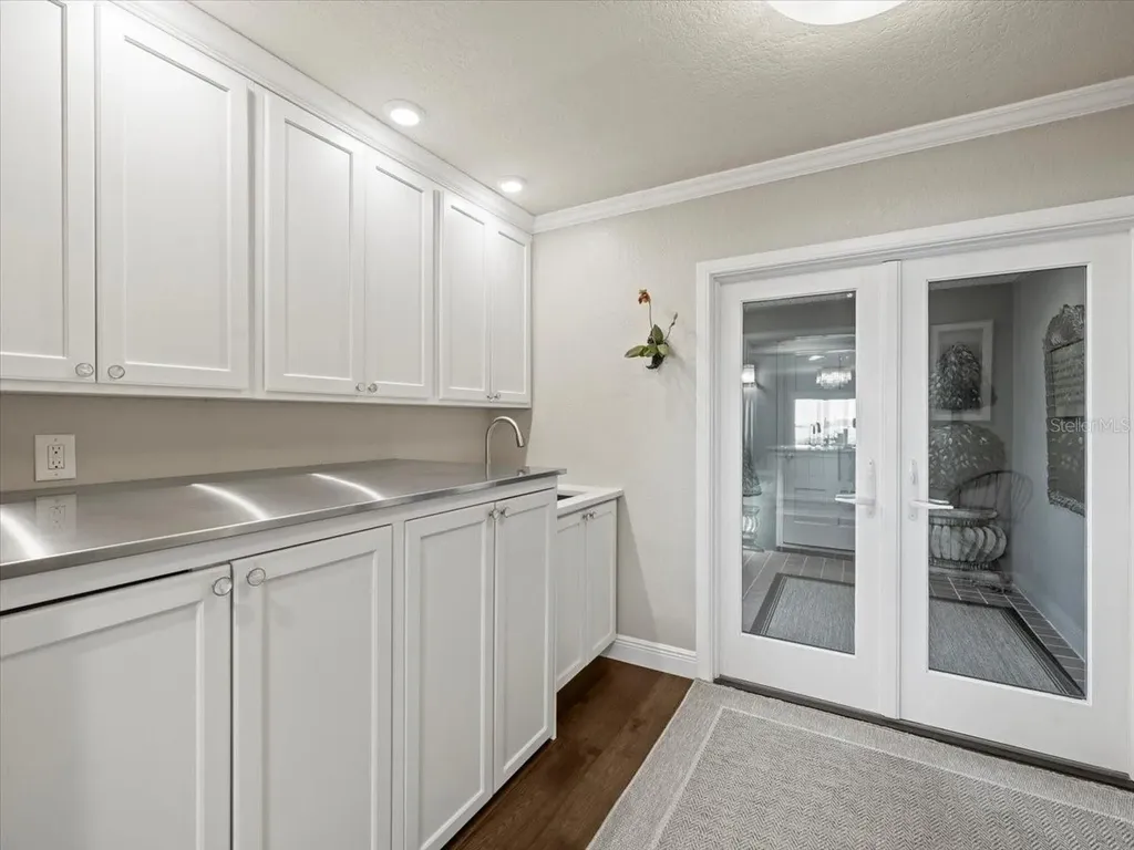 2087 Edgewater Drive Clearwater FL 33755