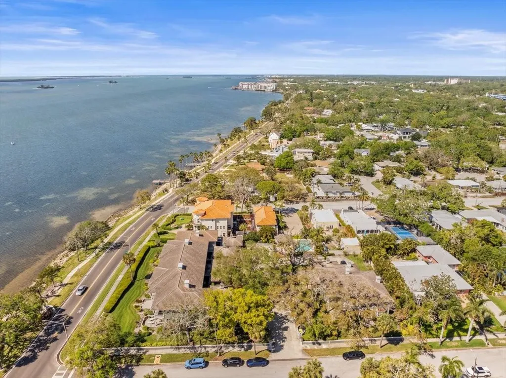 2087 Edgewater Drive Clearwater FL 33755