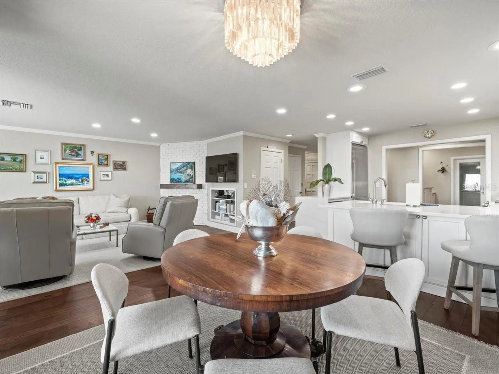 2087 Edgewater Drive Clearwater FL 33755