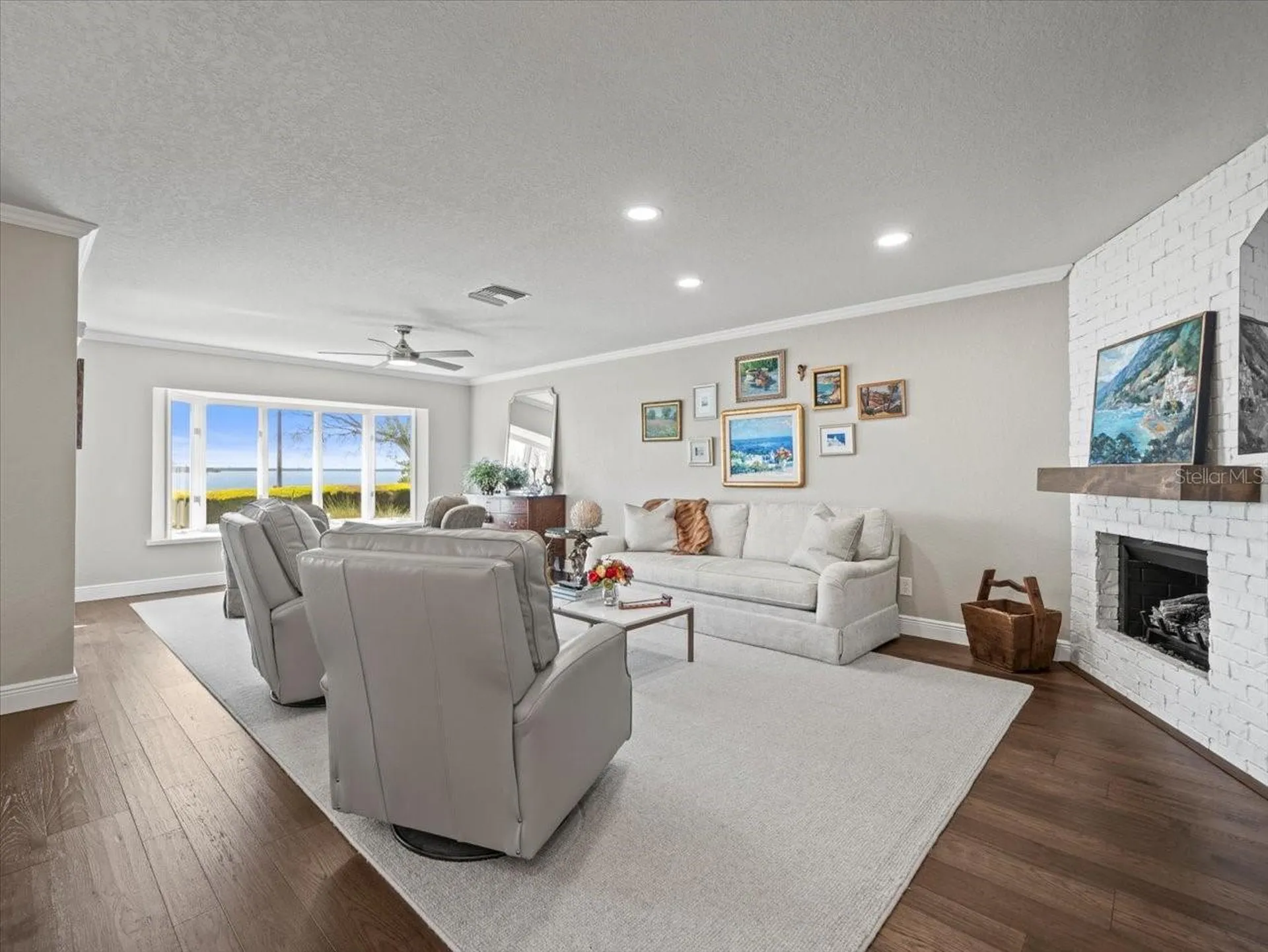 2087 Edgewater Drive Clearwater FL 33755
