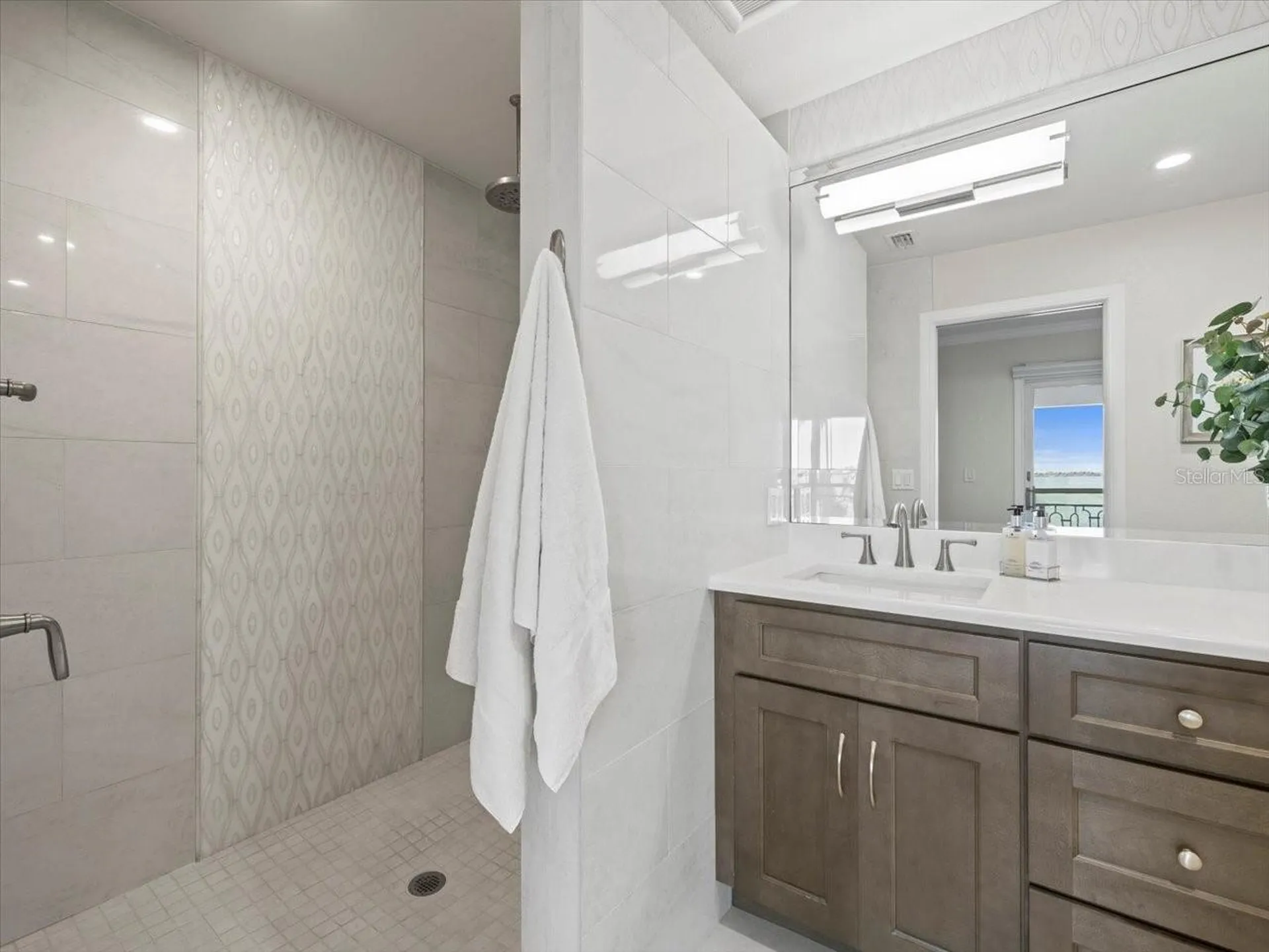 2087 Edgewater Drive Clearwater FL 33755