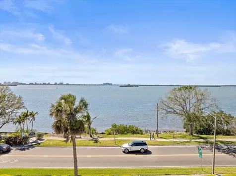 2087 Edgewater Drive Clearwater FL 33755
