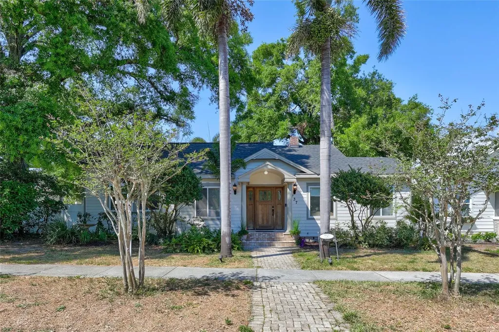 737 25th Avenue N St Petersburg FL 33704