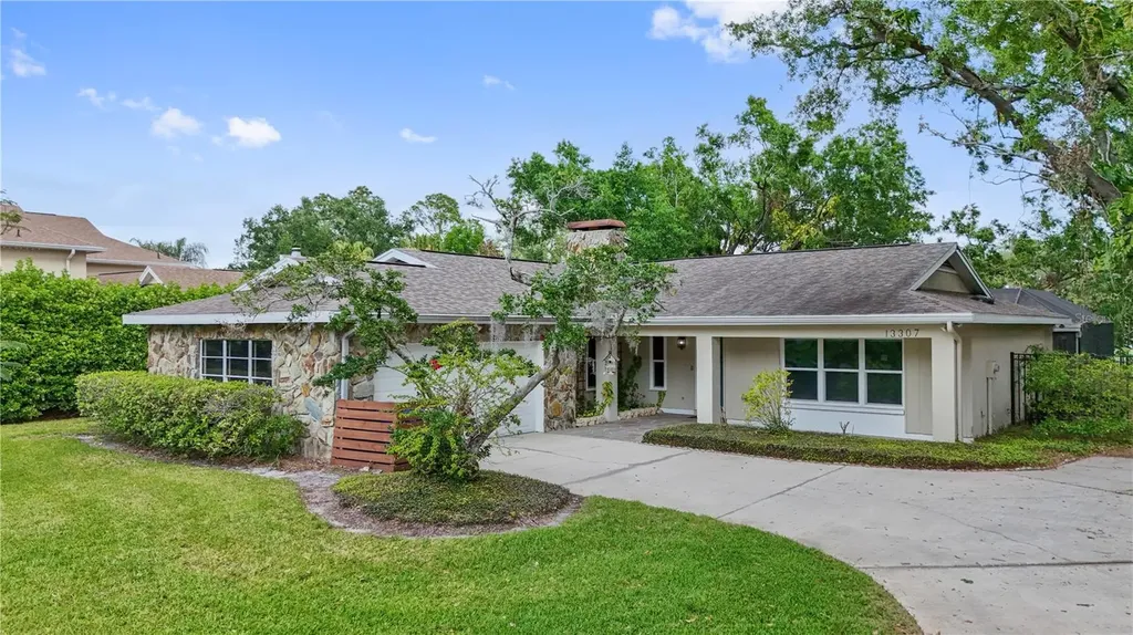 13307 Meadowwood Court Tampa FL 33618