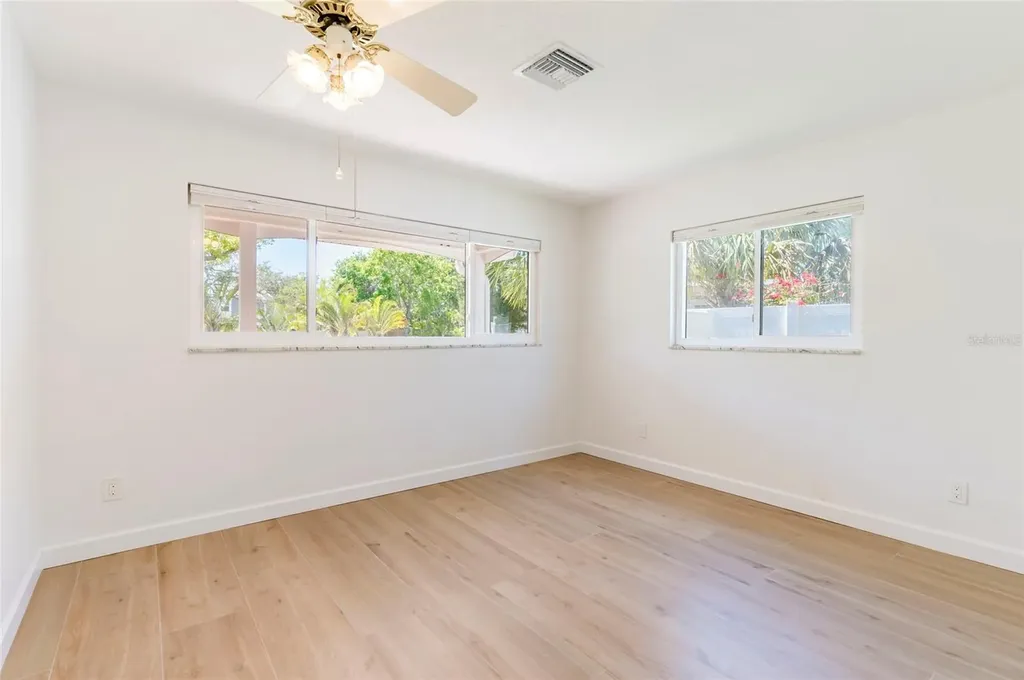 2019 Inner Circle S St Petersburg FL 33712