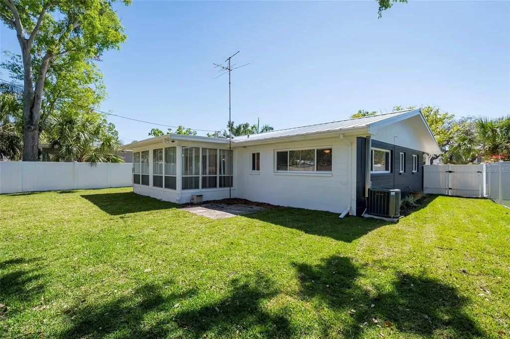 2019 Inner Circle S St Petersburg FL 33712