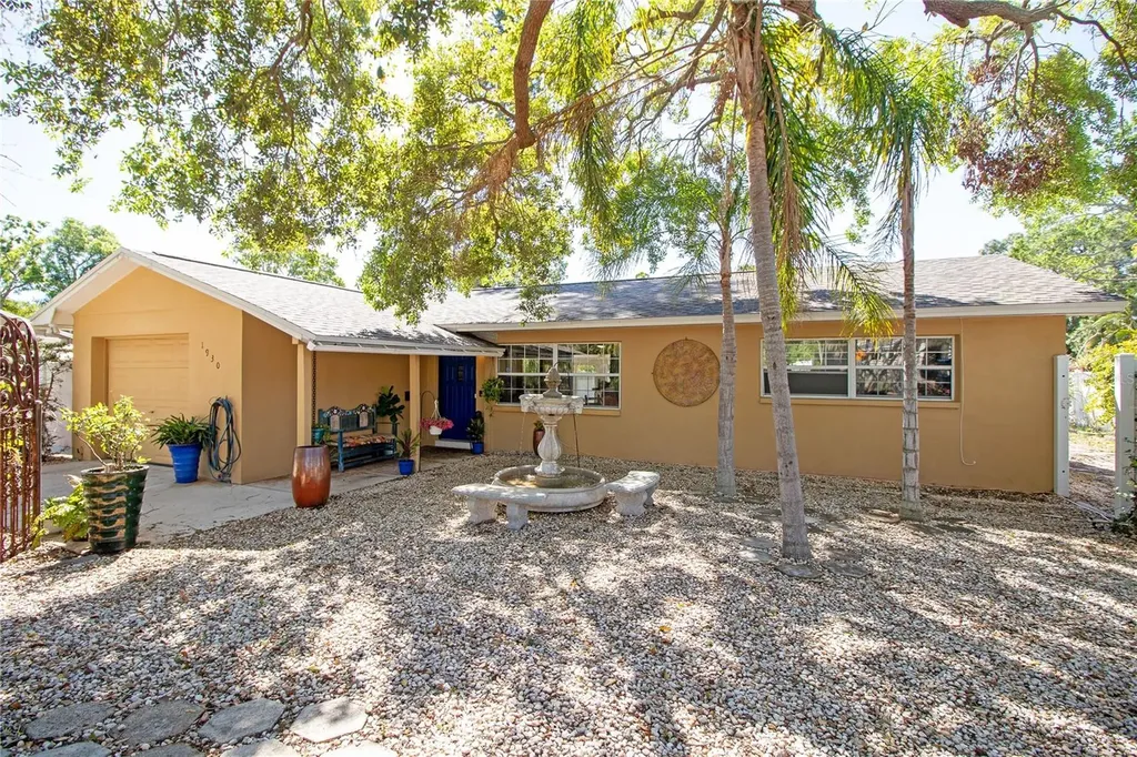 1930 Almeria Way S St Petersburg FL 33712
