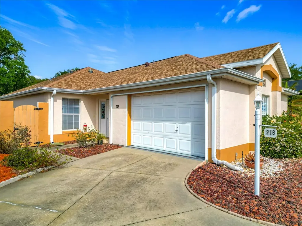 916 Cancun Court Lady Lake FL 32159