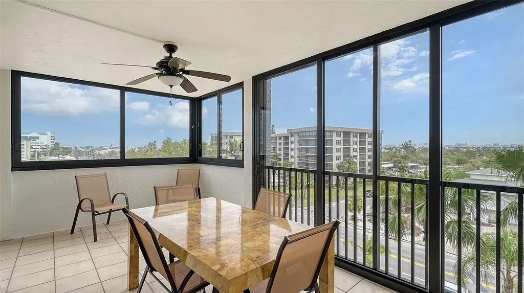 1104 Benjamin Franklin Drive Sarasota FL 34236