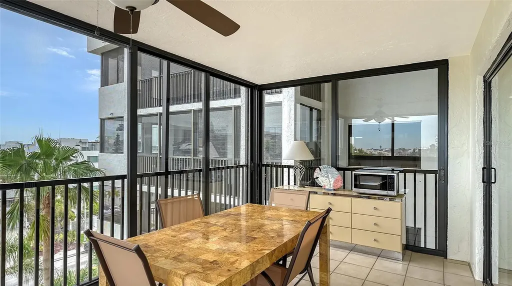 1104 Benjamin Franklin Drive Sarasota FL 34236