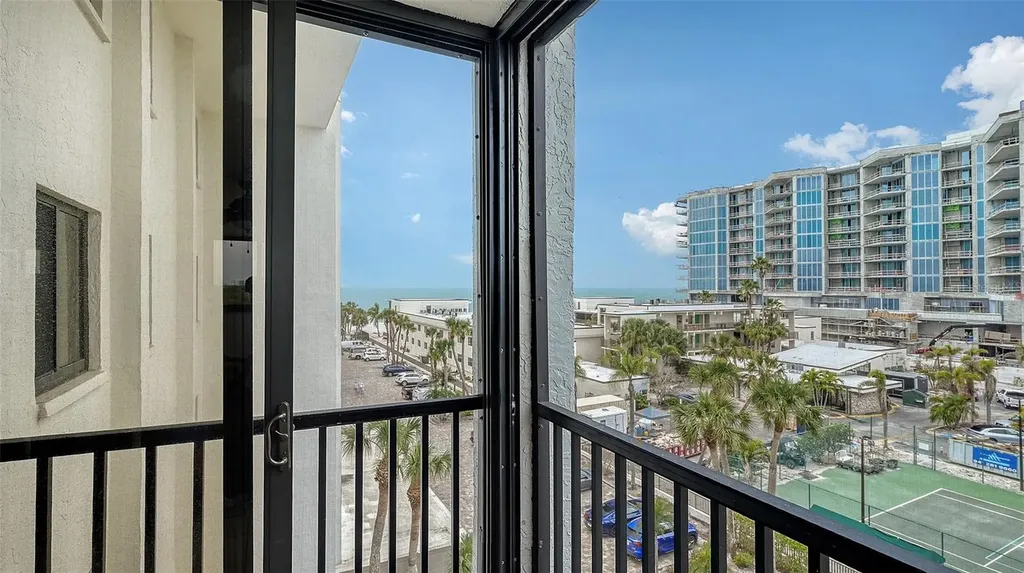 1104 Benjamin Franklin Drive Sarasota FL 34236