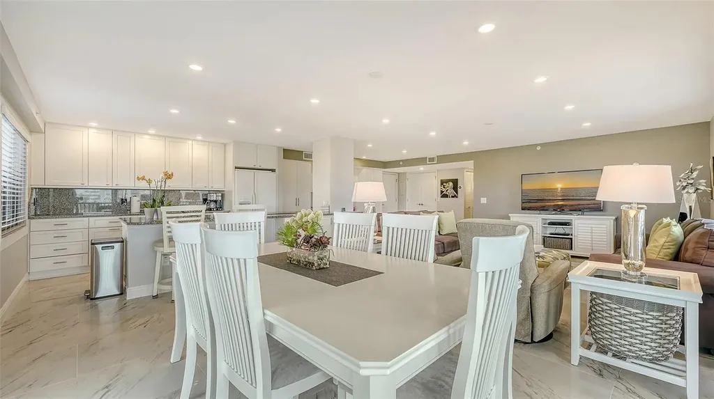 1104 Benjamin Franklin Drive Sarasota FL 34236