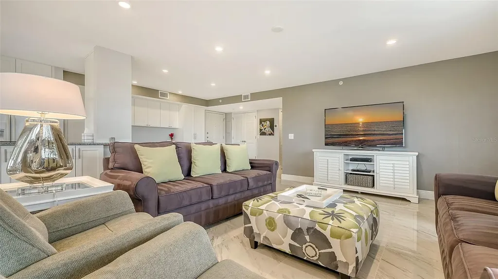 1104 Benjamin Franklin Drive Sarasota FL 34236