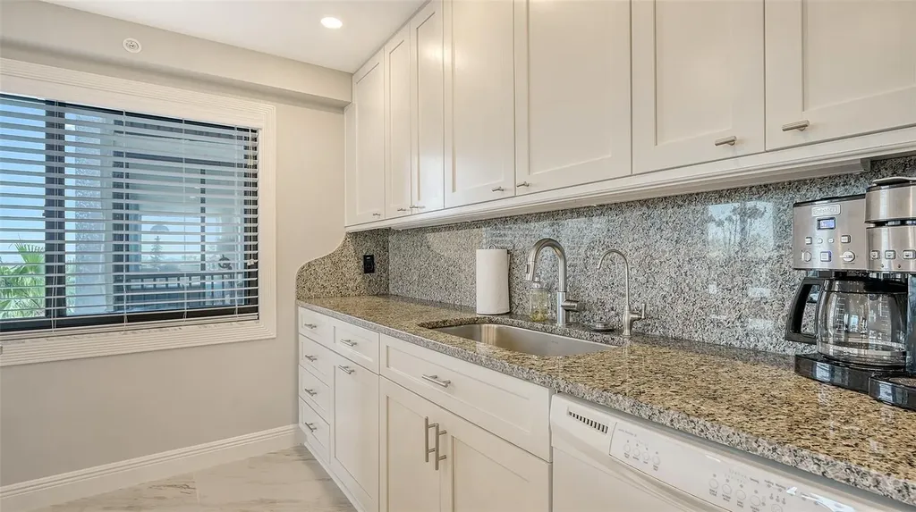 1104 Benjamin Franklin Drive Sarasota FL 34236
