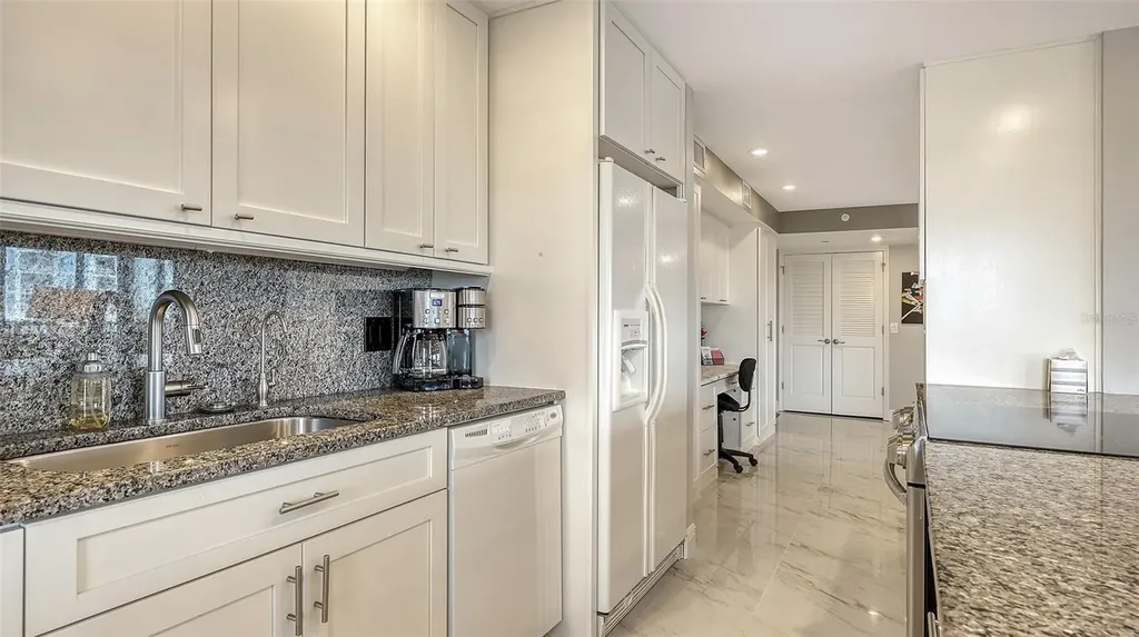1104 Benjamin Franklin Drive Sarasota FL 34236