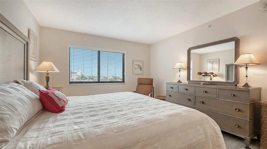 1104 Benjamin Franklin Drive Sarasota FL 34236