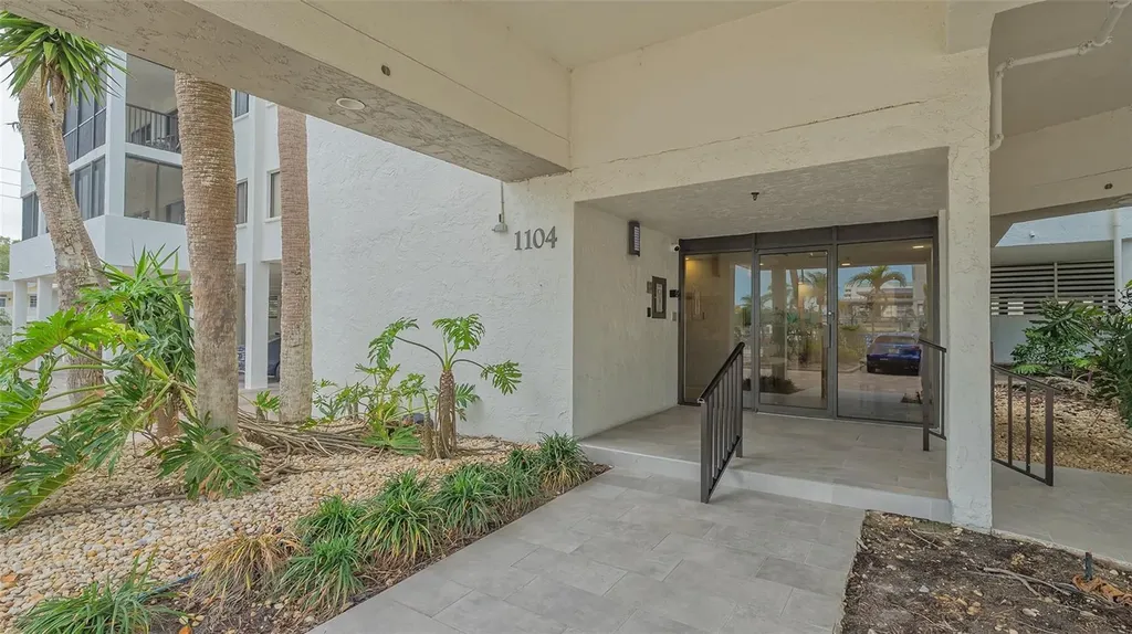 1104 Benjamin Franklin Drive Sarasota FL 34236
