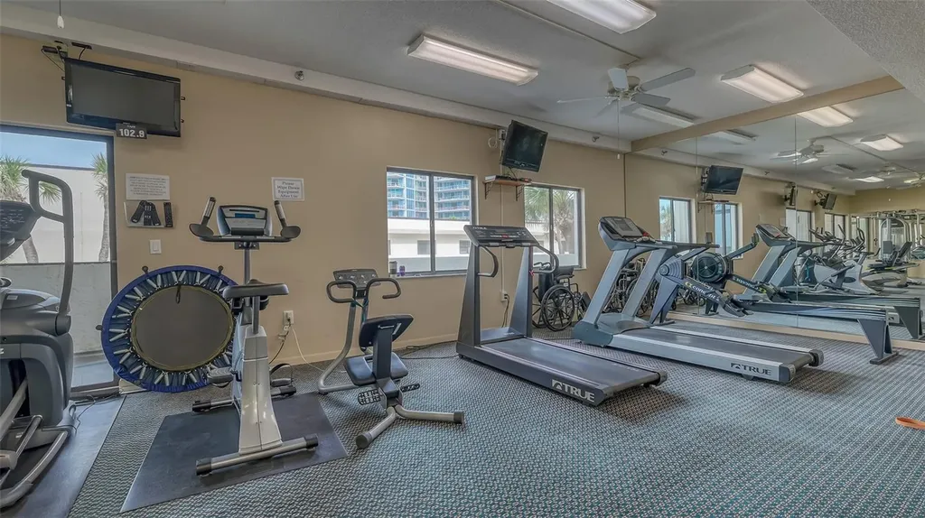 1104 Benjamin Franklin Drive Sarasota FL 34236
