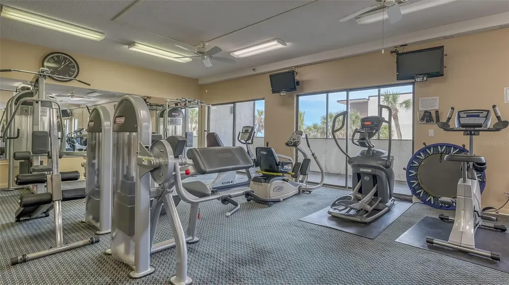 1104 Benjamin Franklin Drive Sarasota FL 34236
