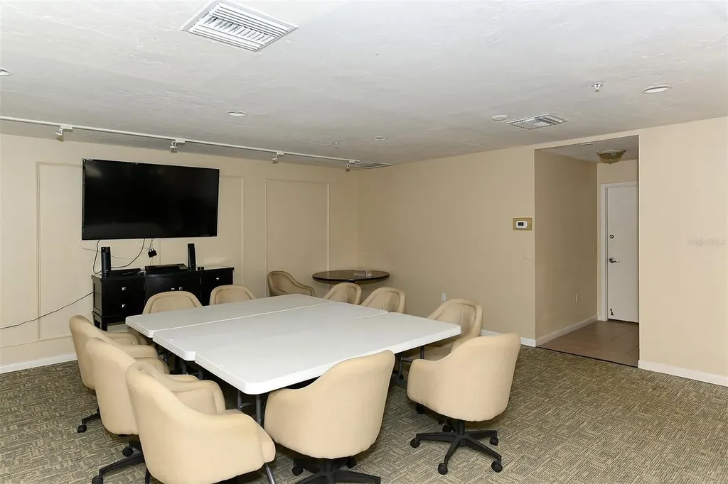 1104 Benjamin Franklin Drive Sarasota FL 34236