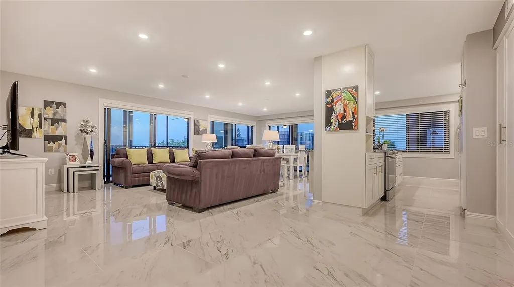 1104 Benjamin Franklin Drive Sarasota FL 34236
