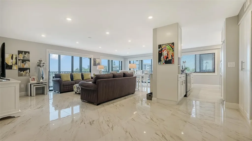 1104 Benjamin Franklin Drive Sarasota FL 34236