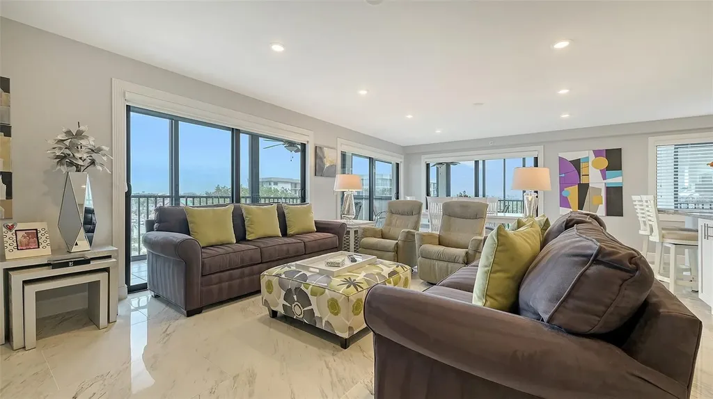 1104 Benjamin Franklin Drive Sarasota FL 34236