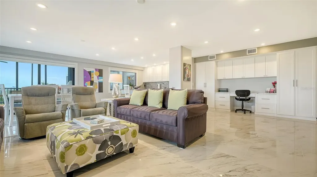 1104 Benjamin Franklin Drive Sarasota FL 34236