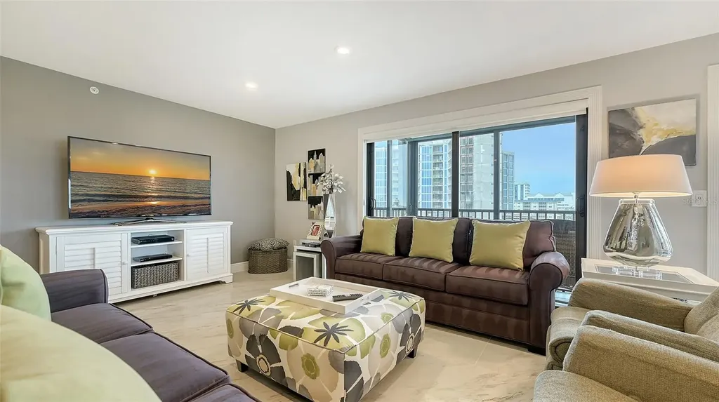 1104 Benjamin Franklin Drive Sarasota FL 34236