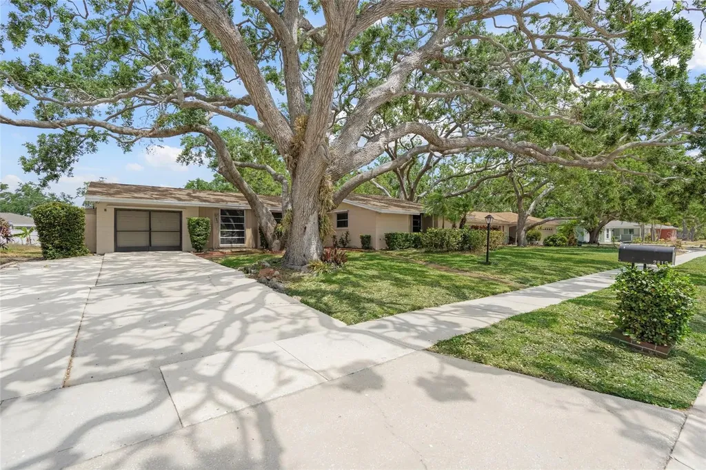 2815 Mayflower Street Sarasota FL 34231