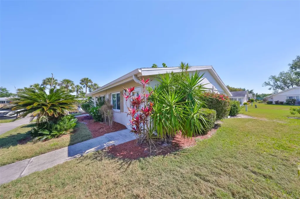 2202 Clubhouse Drive Sun City Center FL 33573