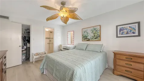 3845 Lake Bayshore Drive Bradenton FL 34205