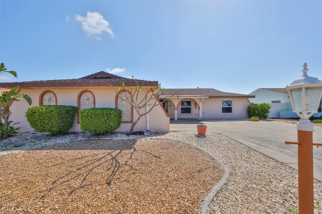 6511 Santiago Court Apollo Beach FL 33572