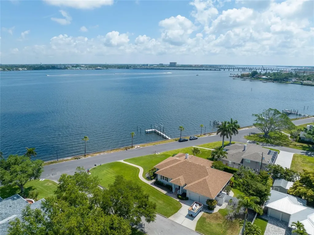 2305 Riverview Boulevard Bradenton FL 34205