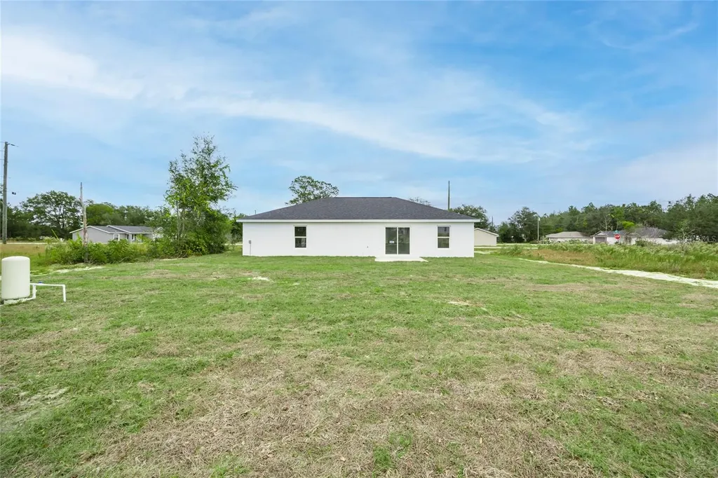 18 Malauka Loop Pass Ocklawaha FL 32179