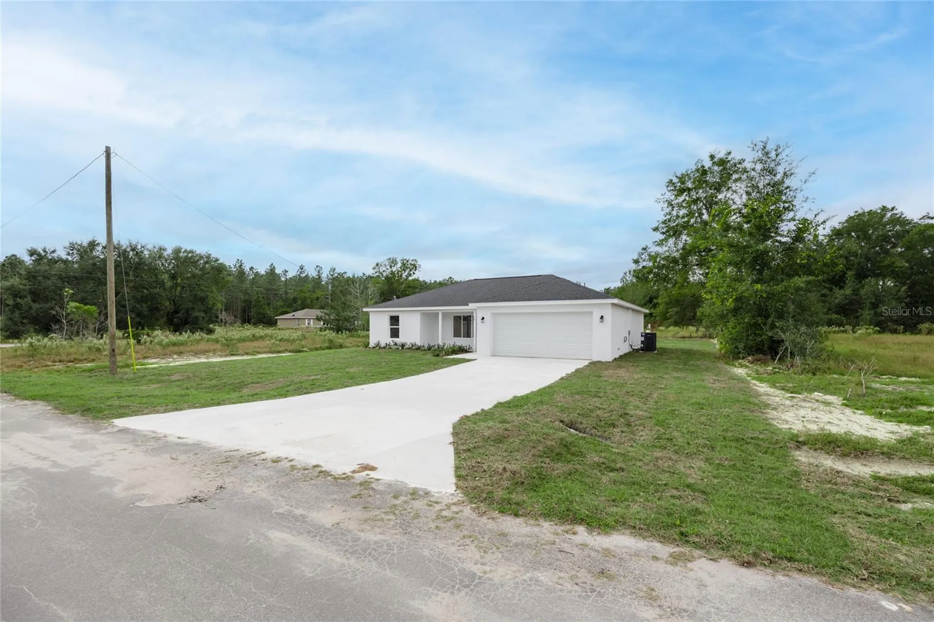 18 Malauka Loop Pass Ocklawaha FL 32179