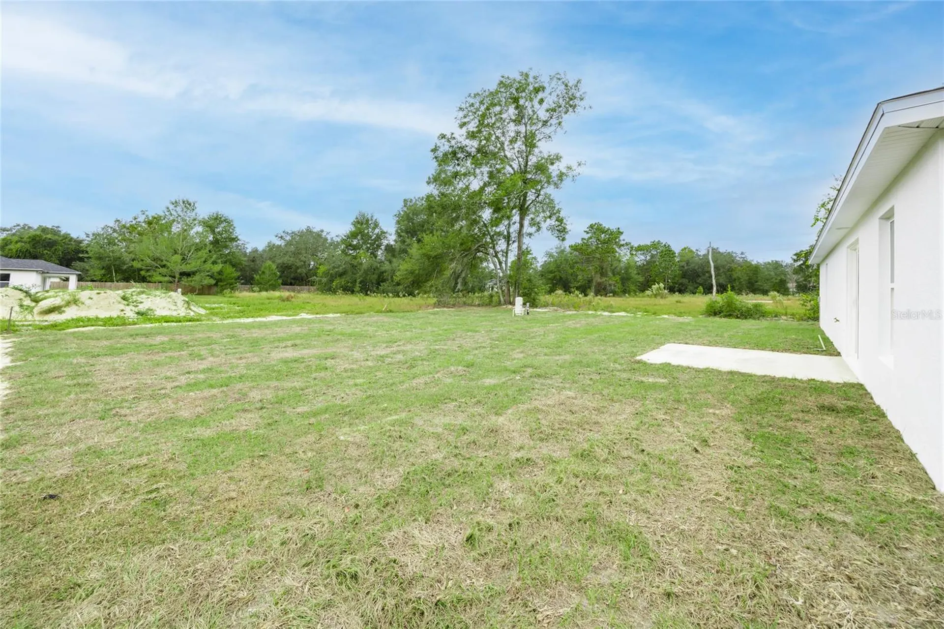 18 Malauka Loop Pass Ocklawaha FL 32179